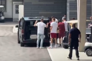 记者：迪奥曼德离开莱比锡下榻酒店，总价1.4亿欧的交易即将完成