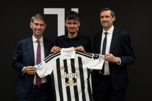 阿拉伊贝戈维奇：为穿上尤文球衣深感自豪 我经常看梅西视频学习